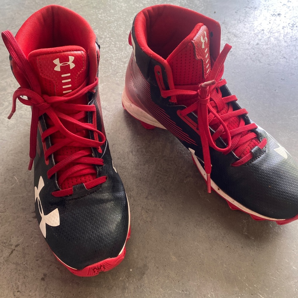 Under Armour Football Cleats - Boys size 6Y